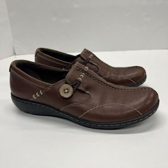 Clarks Bendables Size 7 M Brown Leather Loafer Slip On Upper with Button - Picture 1 of 13